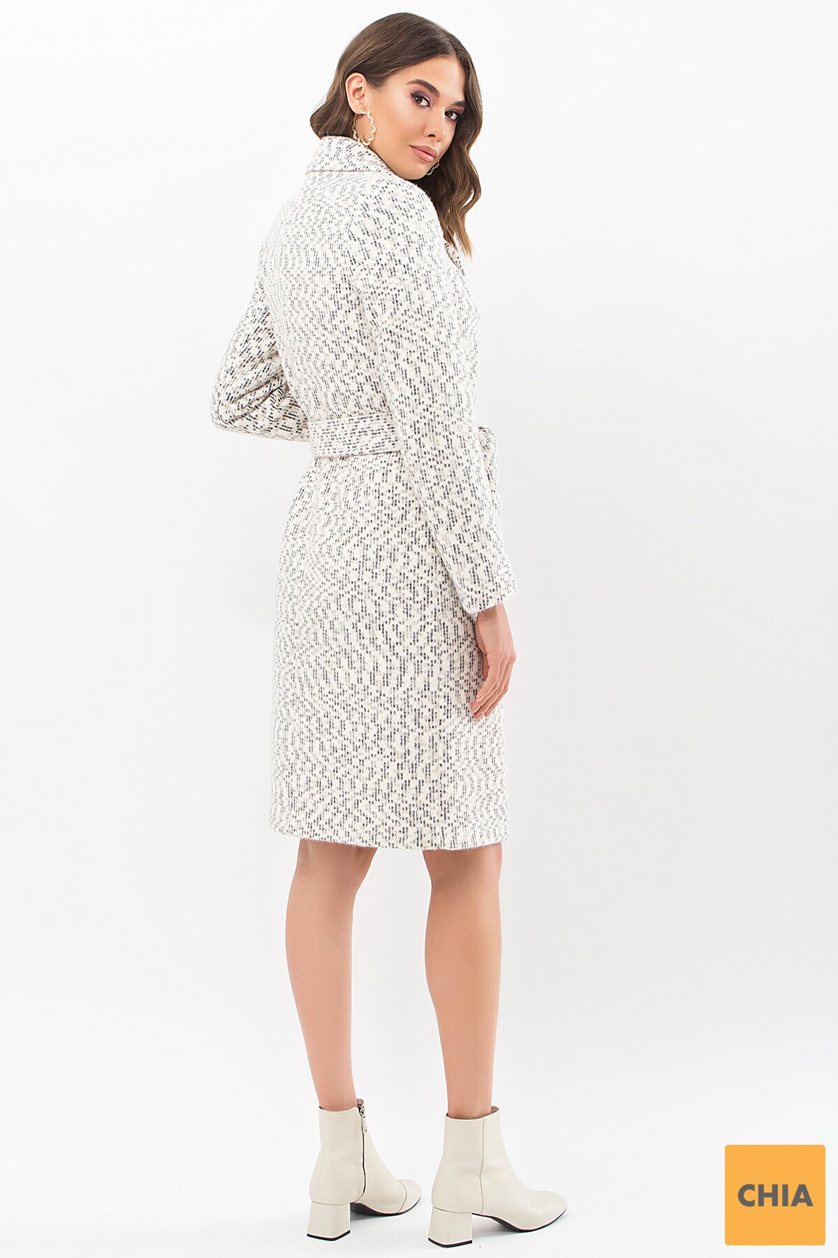 Пальто П-323-100 2805-белый-черн.точка