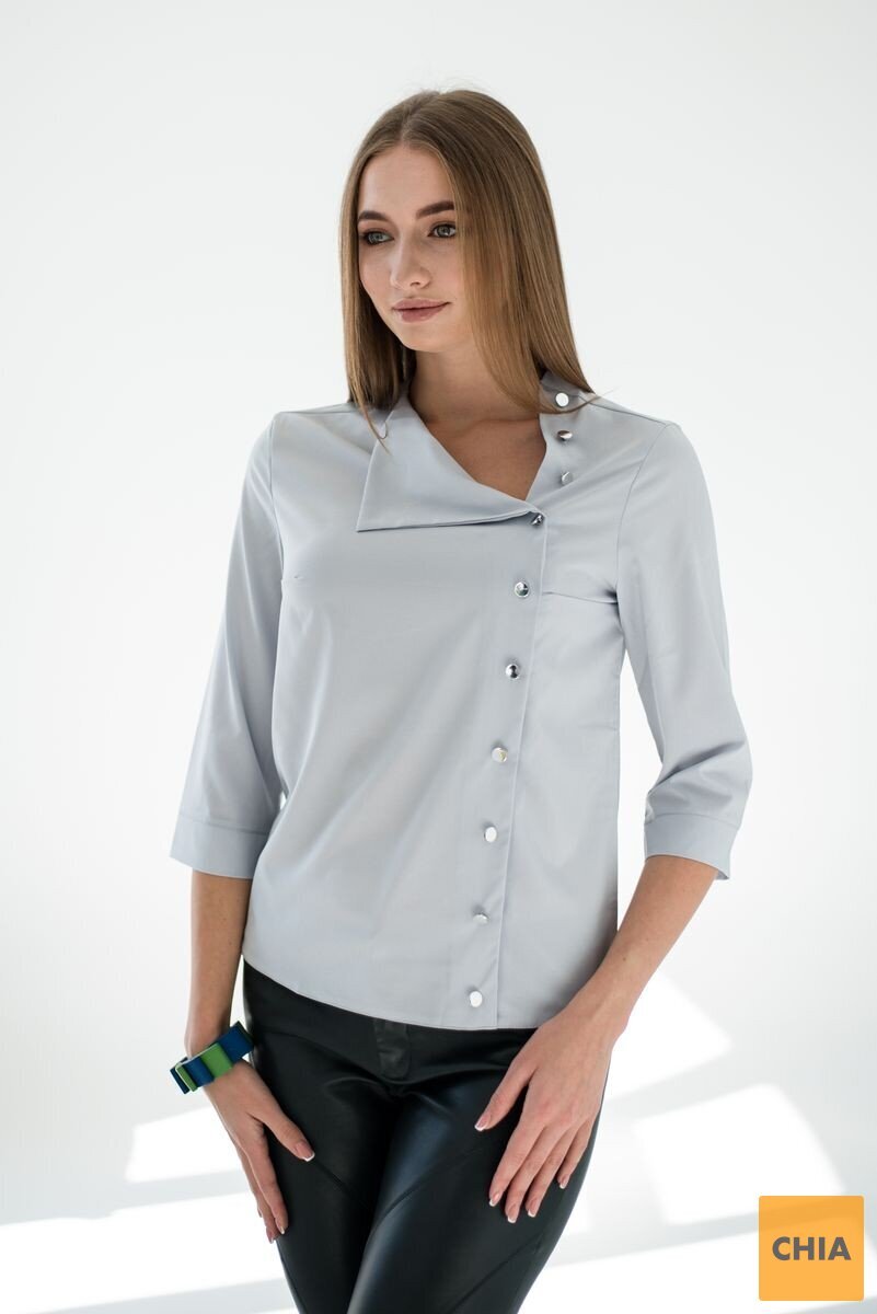 Серая блузка с асимметричной застежкой