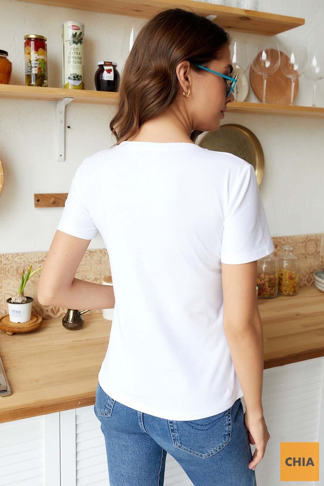 Белая футболка летняя с принтом "очки" с округлой горловиной