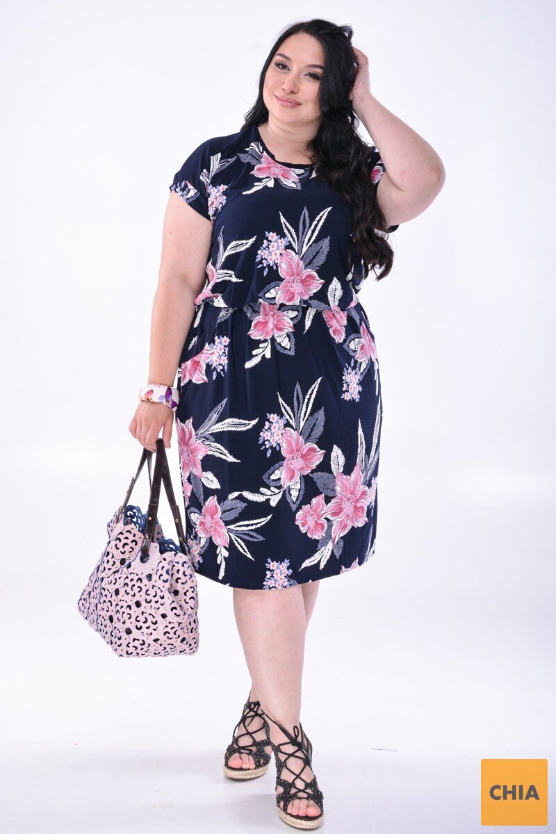 Приталенное платье с короткими рукавами