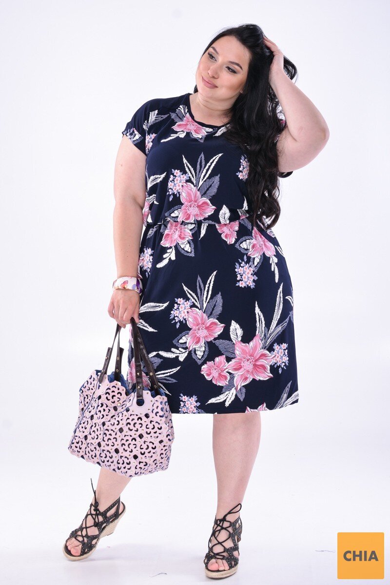 Приталенное платье с короткими рукавами