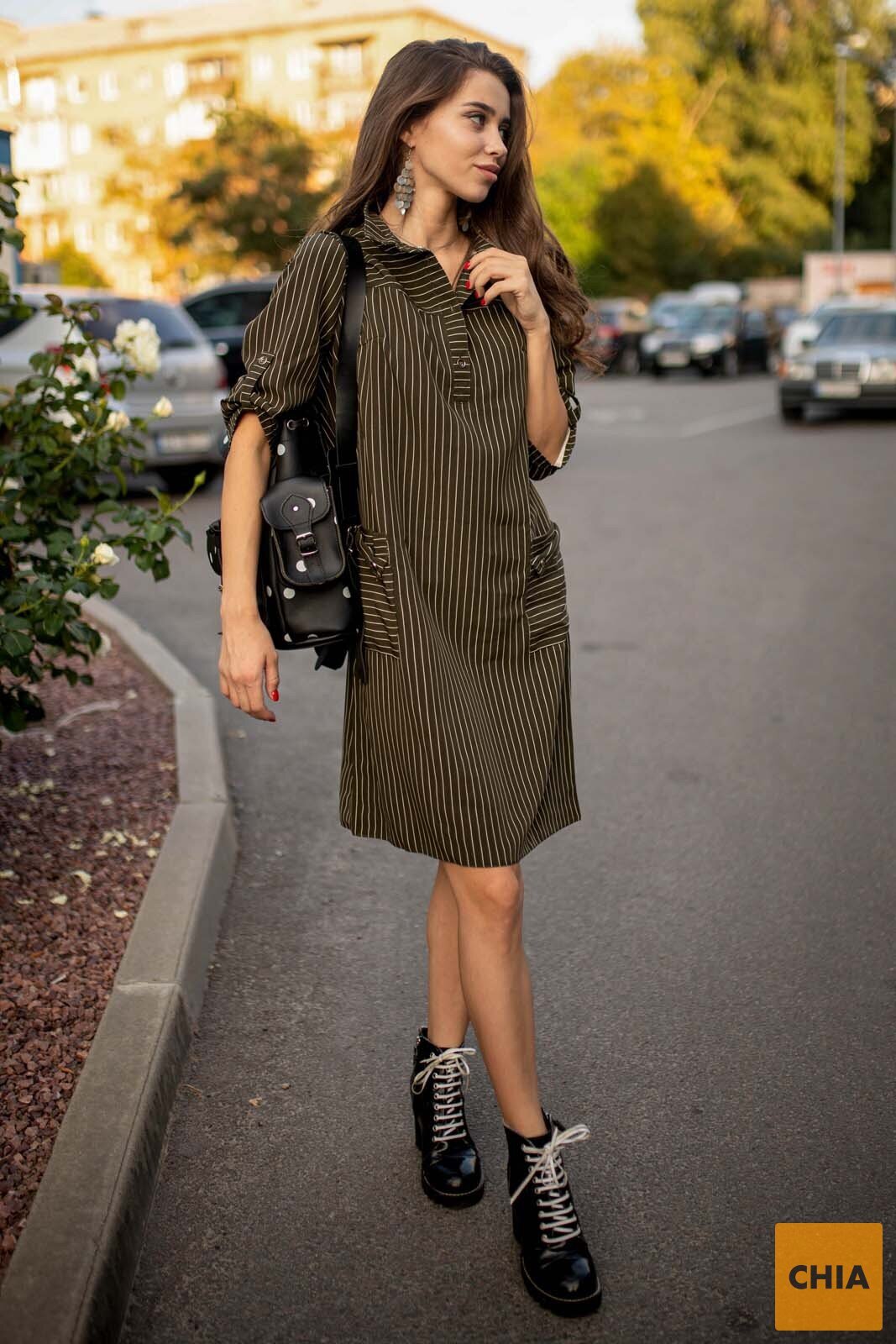 Стильное платье цвета хаки с отложным воротником