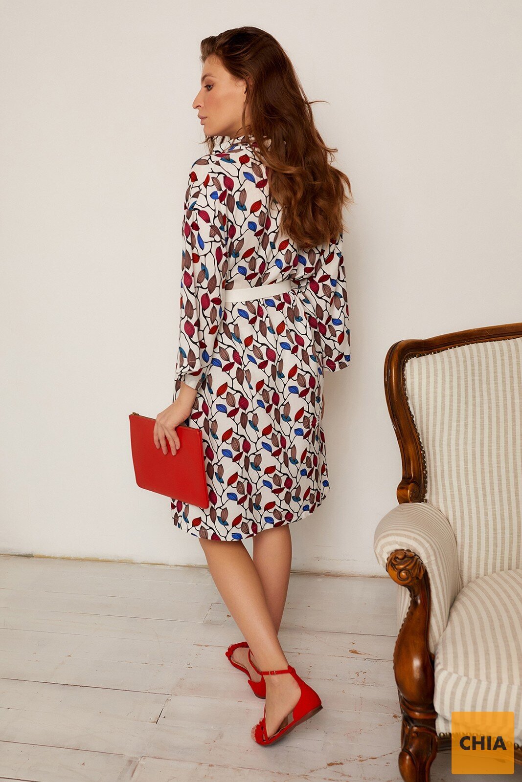 Белое хлопковое платье-рубашка с поясом