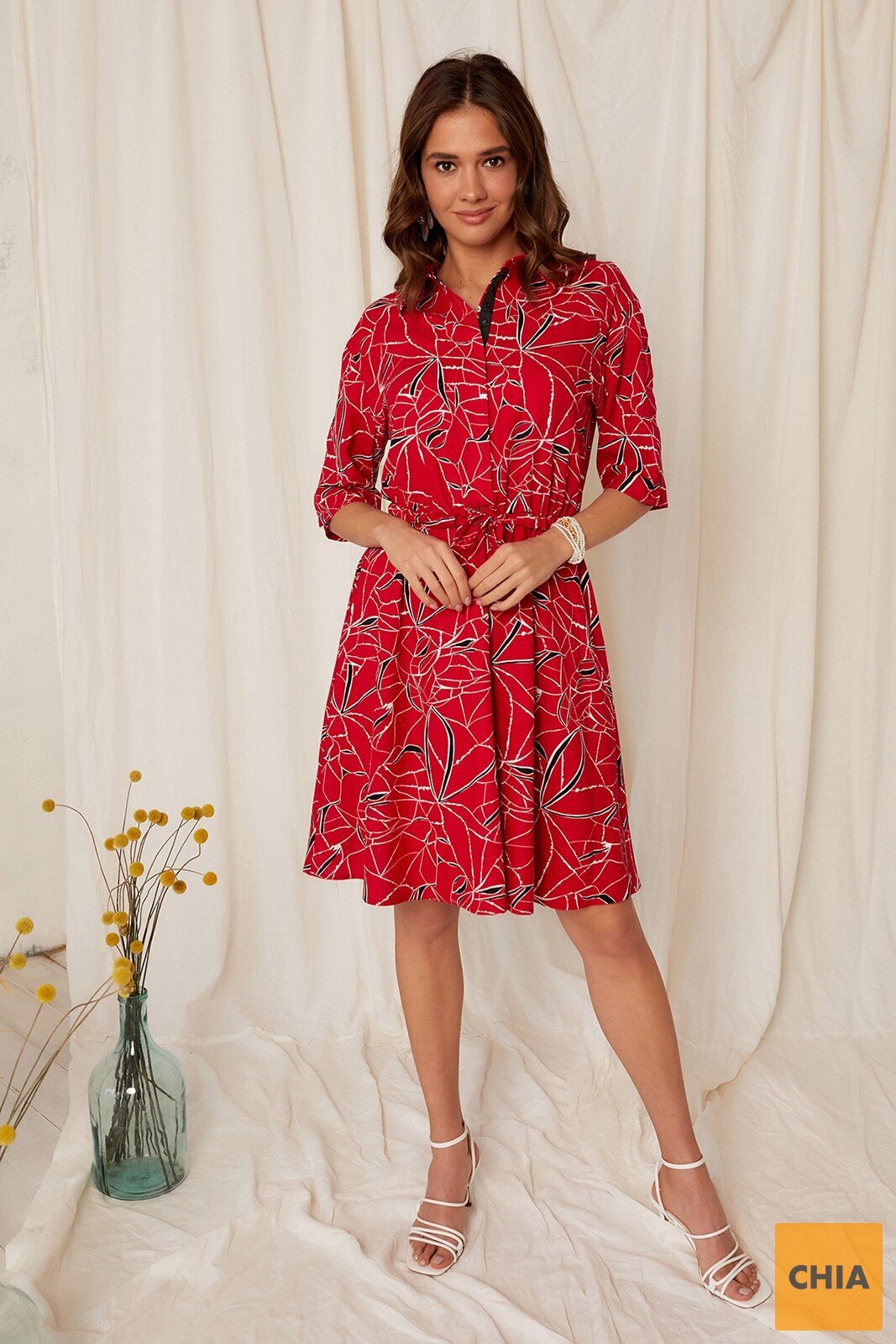 Льняное платье с отложным воротником