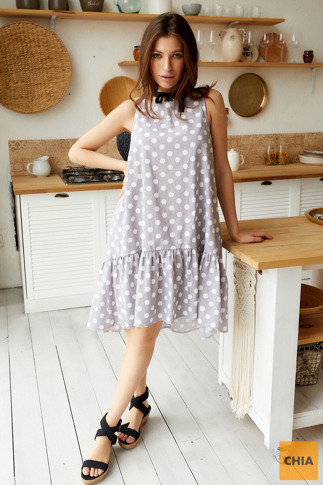 Льняное платье бежевое в крупный гороховый принт