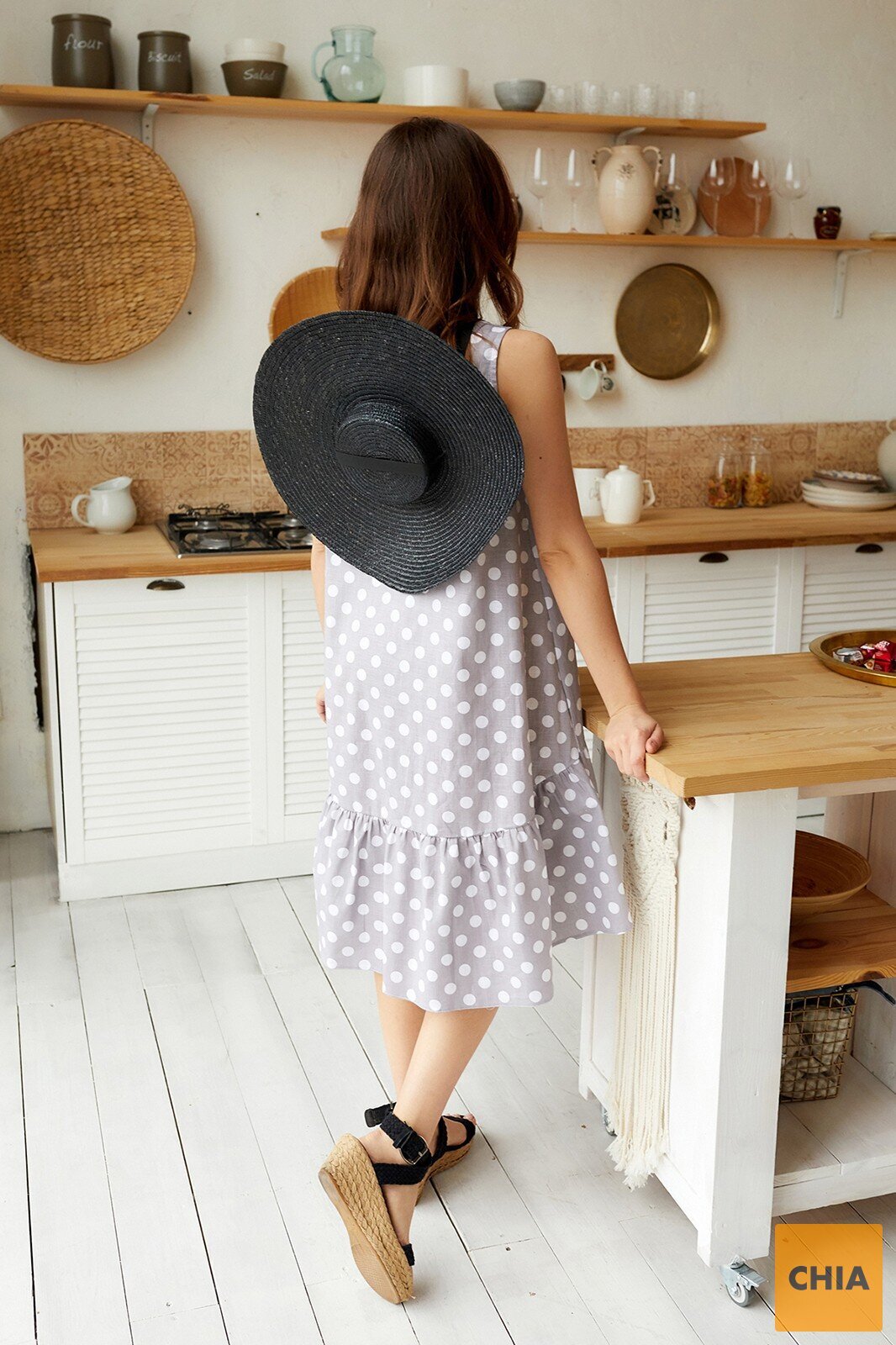 Льняное платье бежевое в крупный гороховый принт