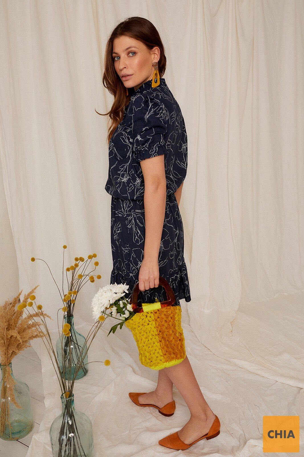 Летнее синее принтованное платье с оборкой и рукавами "фонарик"