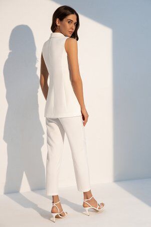 Itelle: Літній білий костюм двійка з довгим жилетом Вівєн 3113 - фото 3