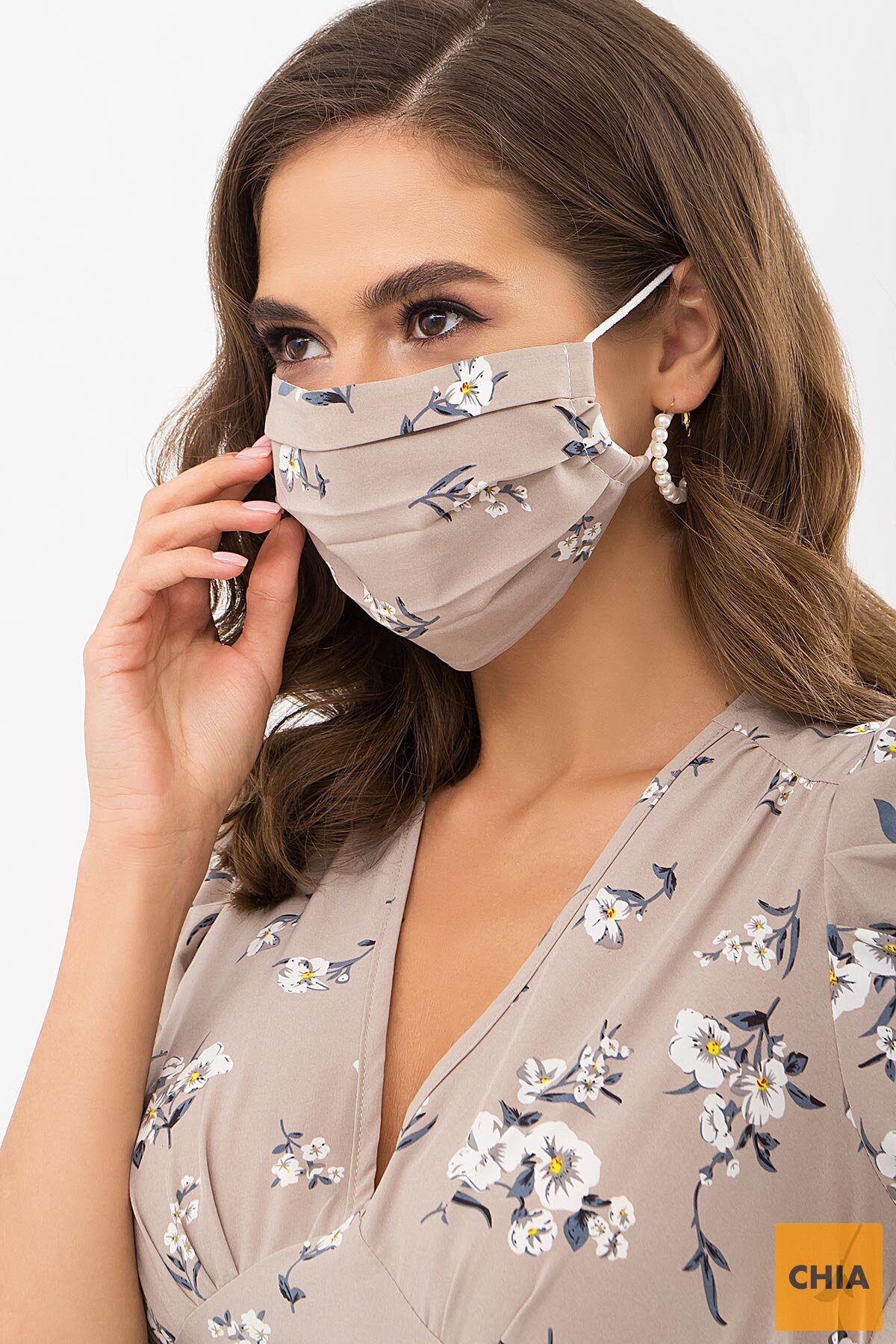 Маска №1 бежевый-белый букет