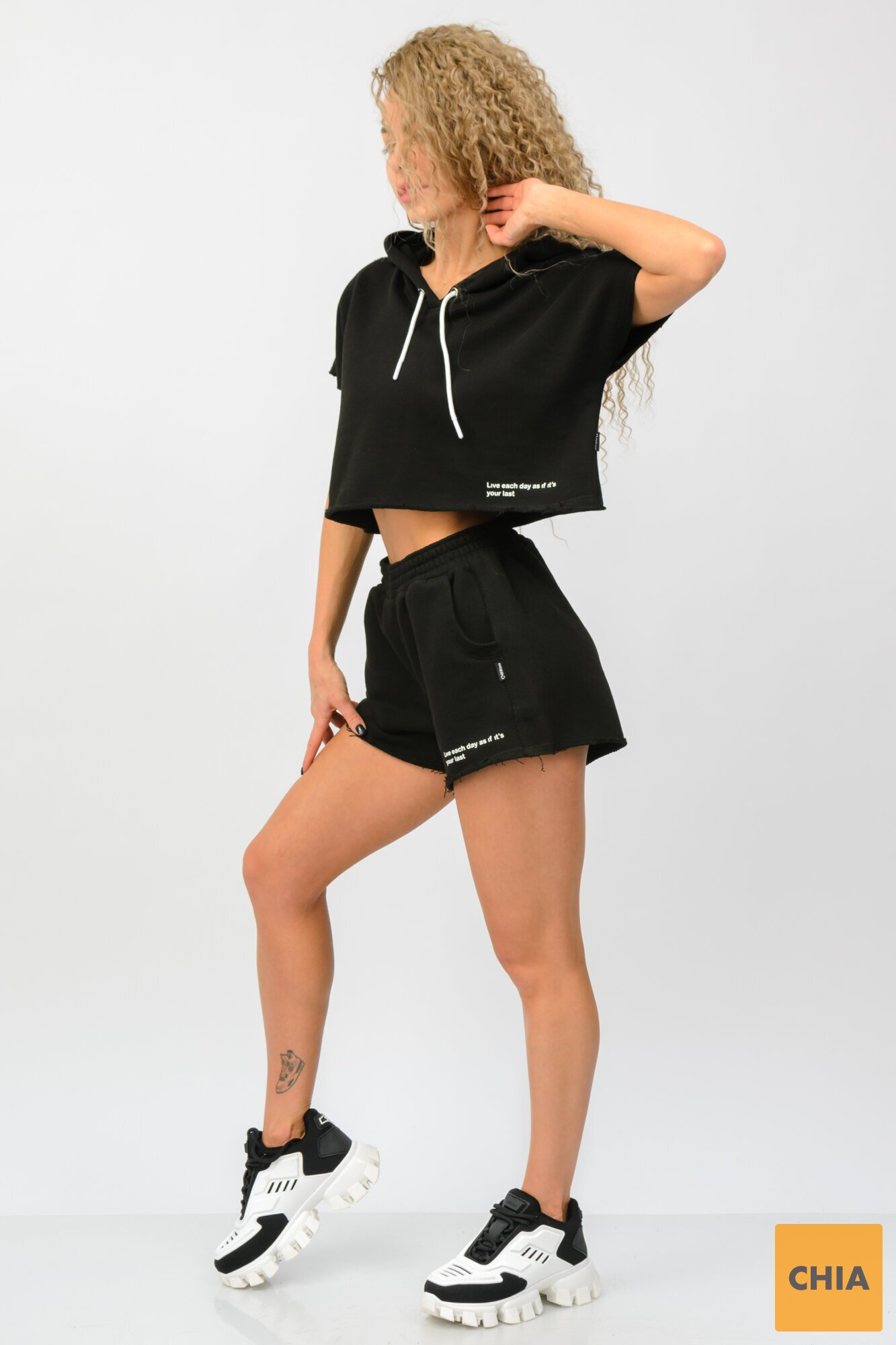 Комлект ( укороченное худи, шорты)