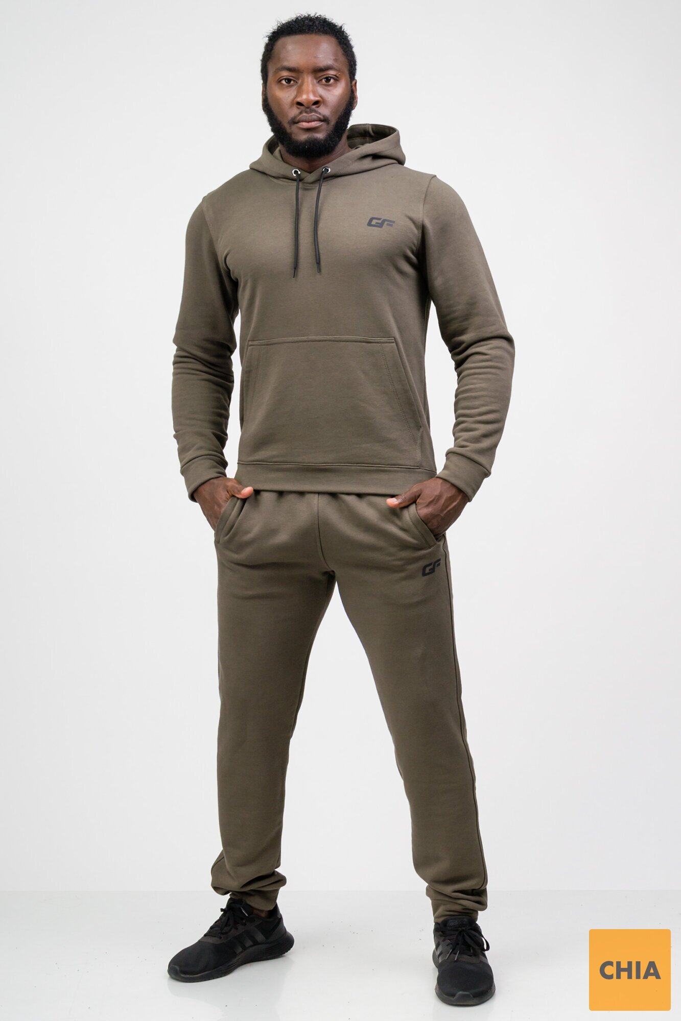 Мужской спортивный костюм