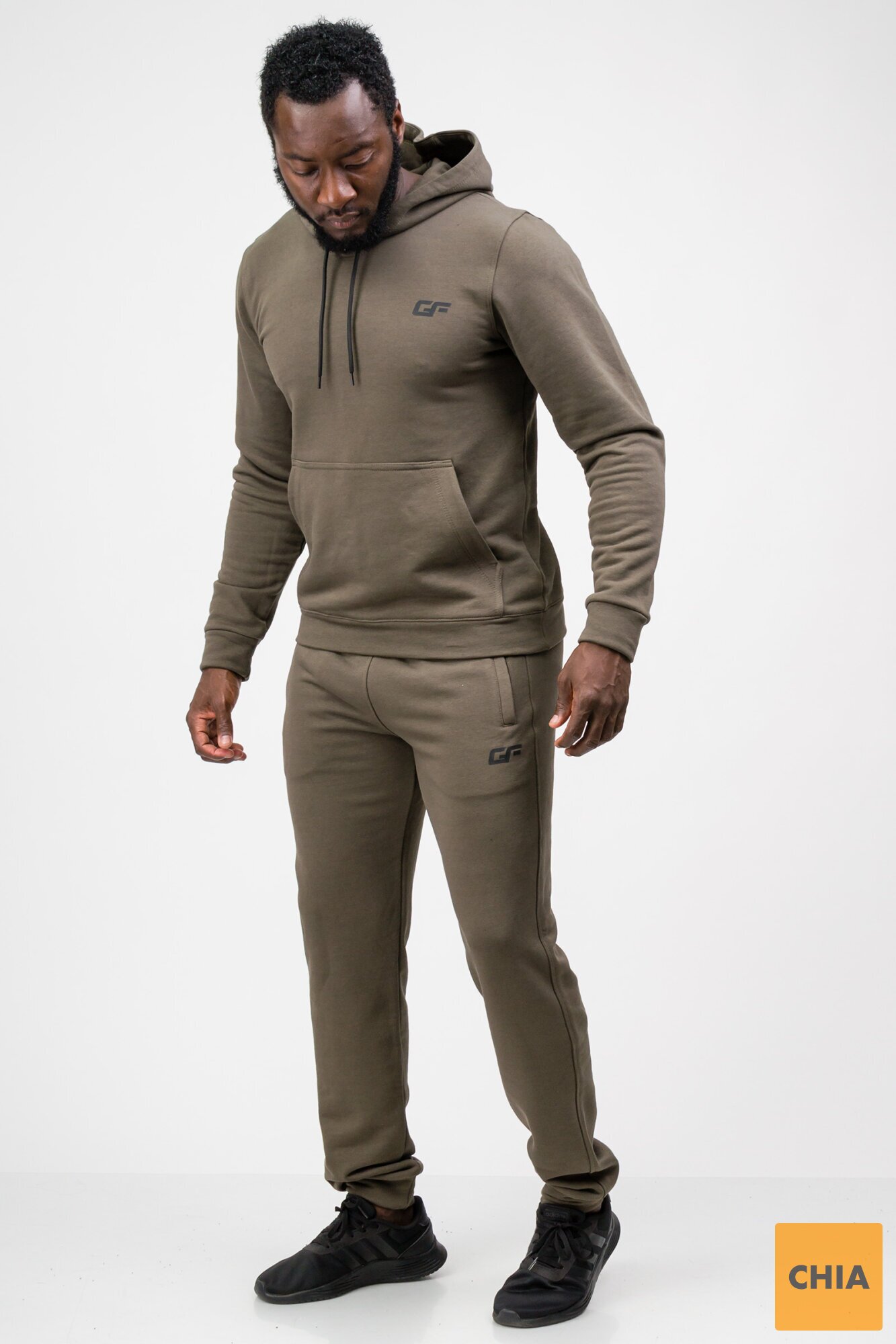 Мужской спортивный костюм