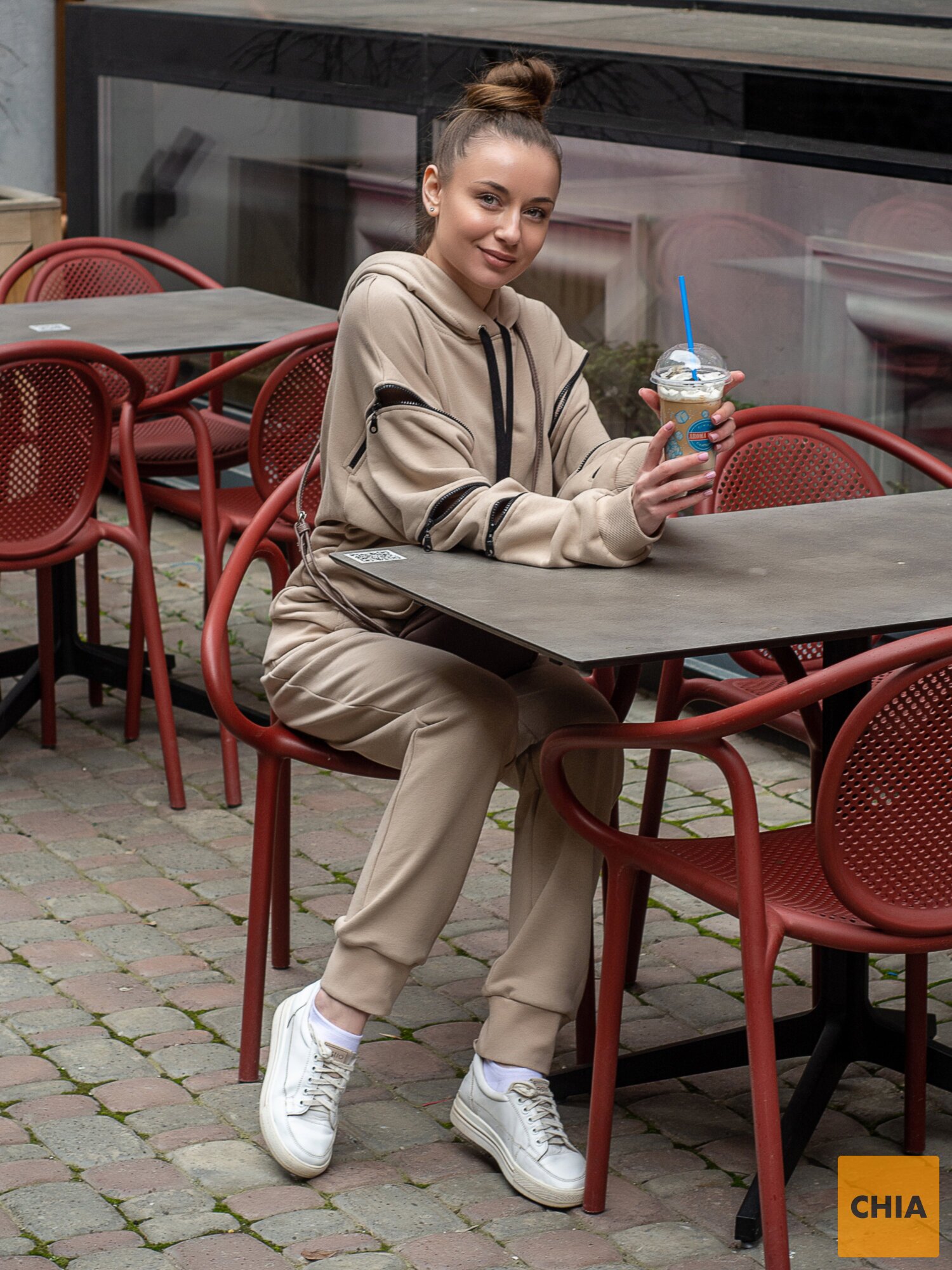 Женский спортивный прогулочный костюм "SNAKE" бежевый