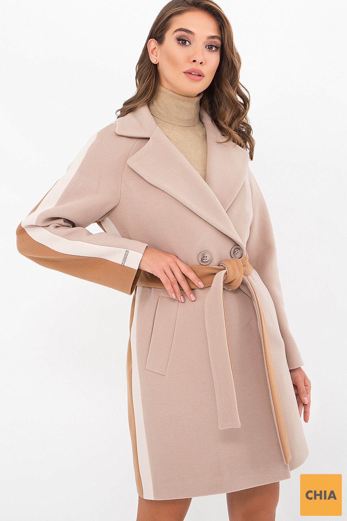 Пальто П-425-90 (2) 052/8132 св.беж-т.бежев.