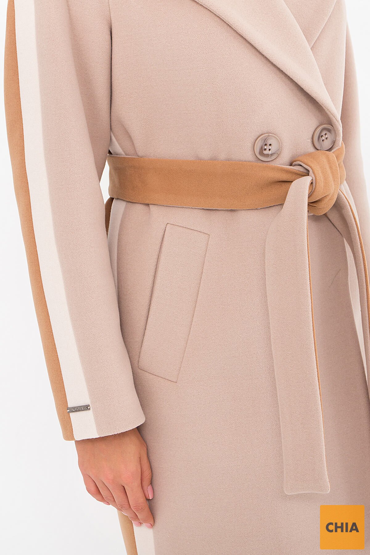 Пальто П-425-90 (2) 052/8132 св.беж-т.бежев.