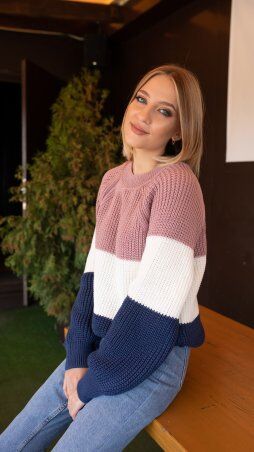 Свитер вязанный