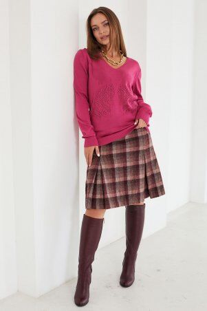 Джемпер с V-образным вырезом горловины малино...