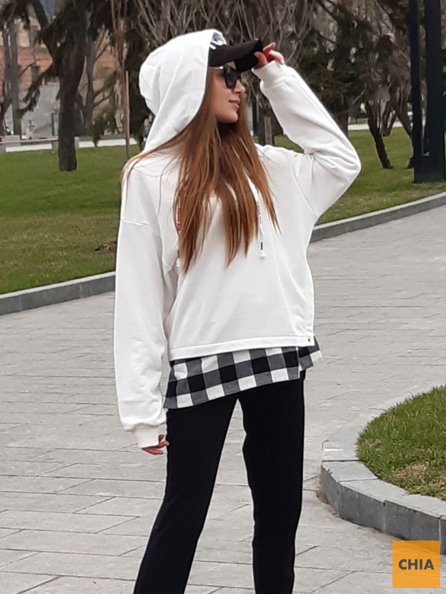 Женский спортивный прогулочный костюм "SPIDER" черно-белый