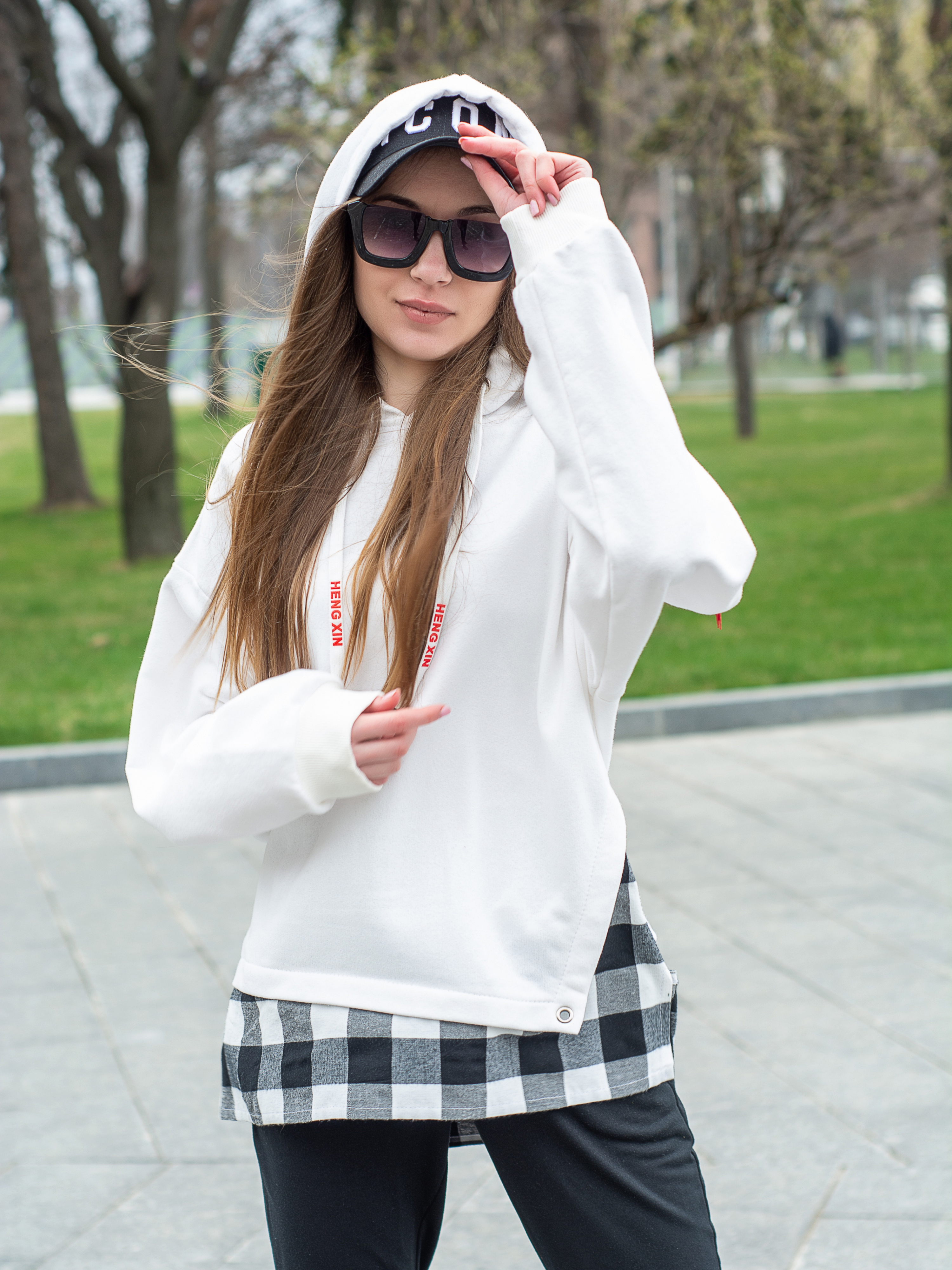 Женский спортивный прогулочный костюм "SPIDER" черно-белый