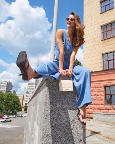 Itelle: Костюм, що складається із штанів палаццо та жилету з відкритою спиною блакитний 3235 - фото 2