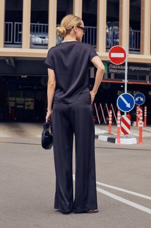 Itelle: Костюм шовковий футболка з широкими штанами чорний 3240 - фото 4