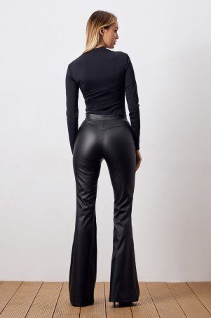 Itelle: Штани кльош із еко шкіри чорного кольору 4329 - фото 3