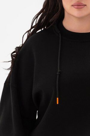 Garne: Утеплений світшот OVER чорного кольору 3043370 - фото 5